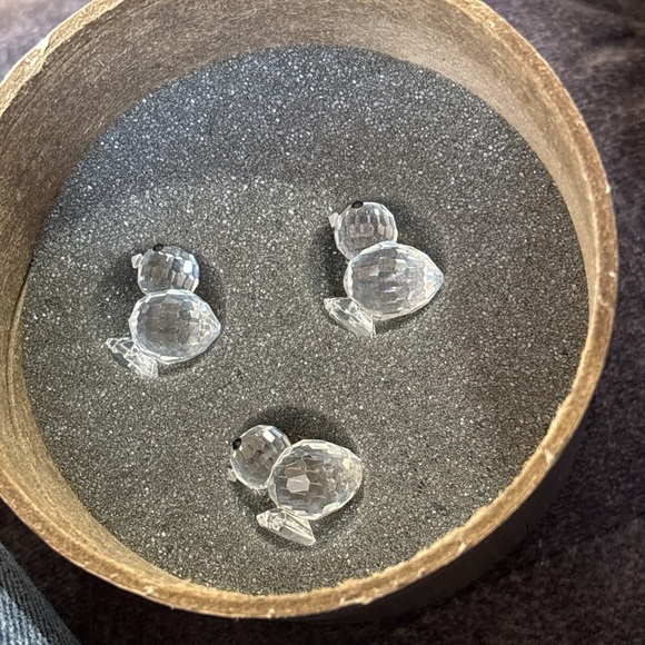 Swarovski Crystal - 3 Baby Chicks
- Mint condition in the original canister - Picture 3 of 13